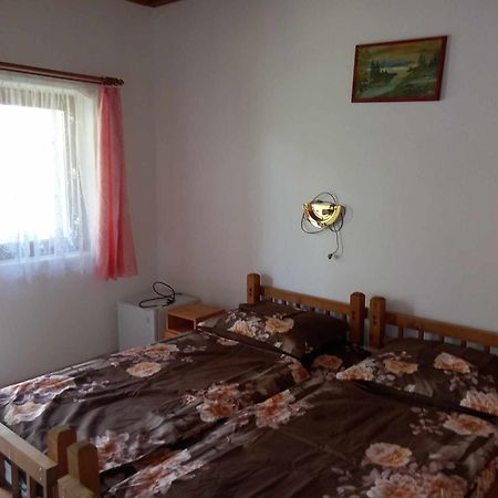 Zsuzsa Apartman Apartment Poroszló Екстериор снимка