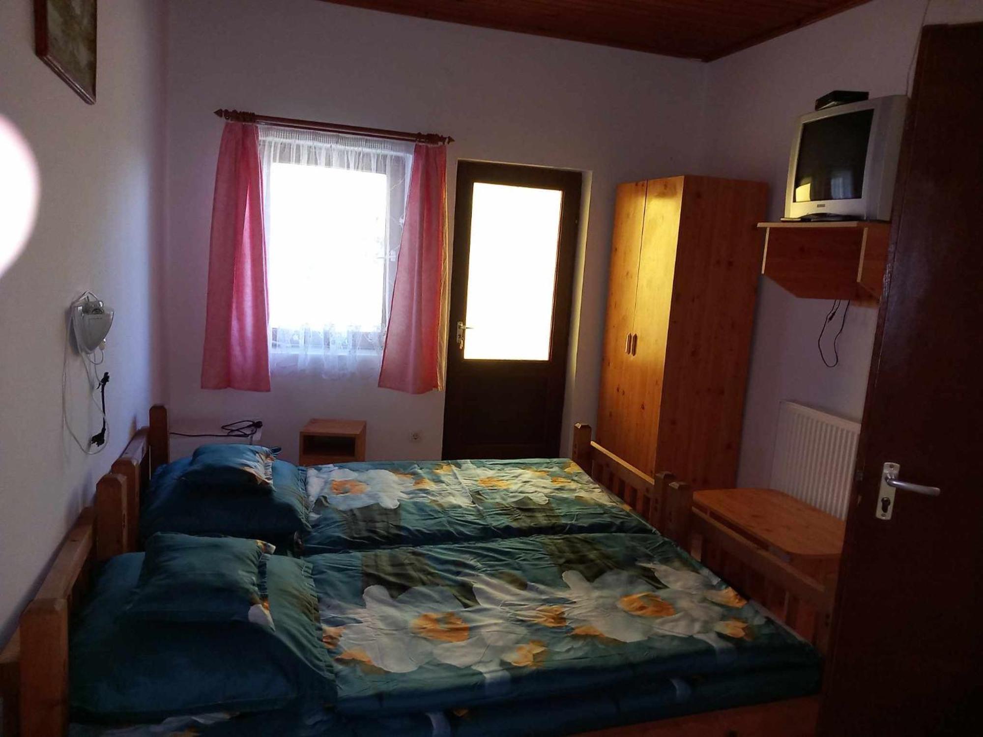 Zsuzsa Apartman Apartment Poroszló Екстериор снимка